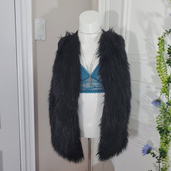 POOF Vintage Black Faux Fur Vest With Back Knitted Design - Picture 3 of 15